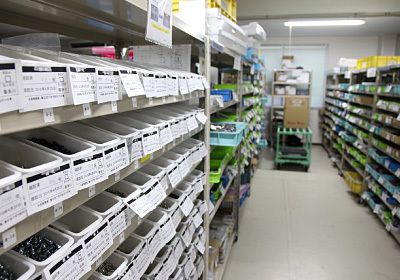 約３００社から１０万品種を超える購買調達力